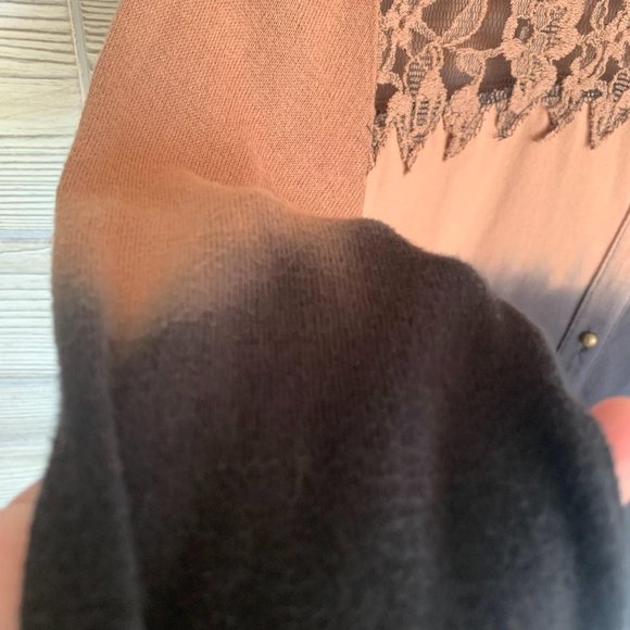 Gimmick By BKE Ombre Floral Embroidered Button Up - Picture 2 of 8